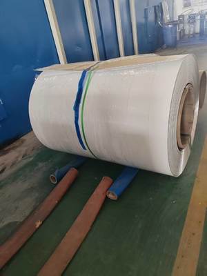 파티오 커버용 0.75mm 두꺼운 합금 3105 H24 22 게이지 흰색 색상 Pvdf 페인트가 포함된 고충격 사전 도장 알루미늄 코일